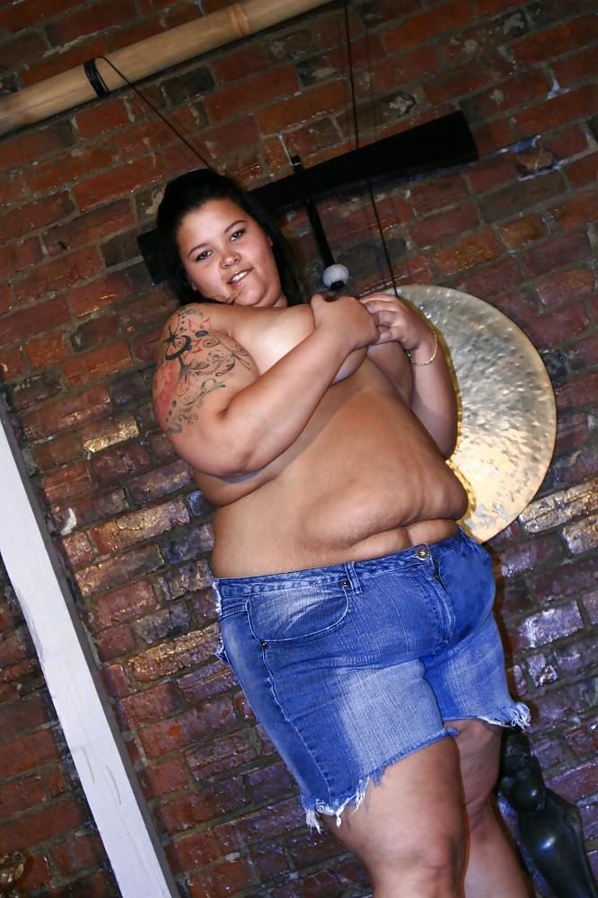 24P CUTE FAT GIRL WITH BIG BELLY 3