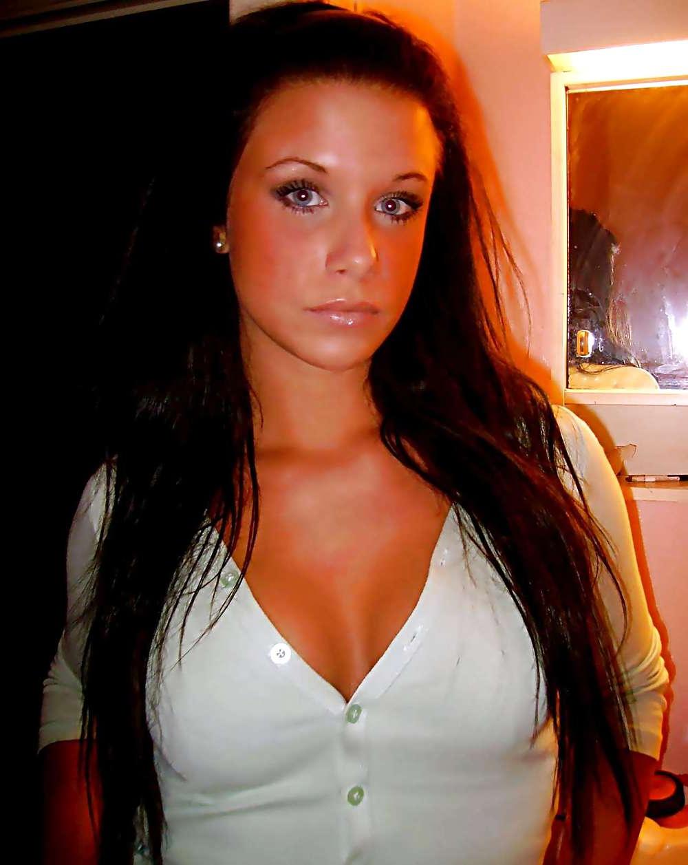 14P Add me on myflirtcrowd.com