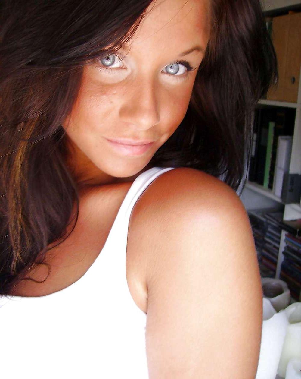 14P Add me on myflirtcrowd.com