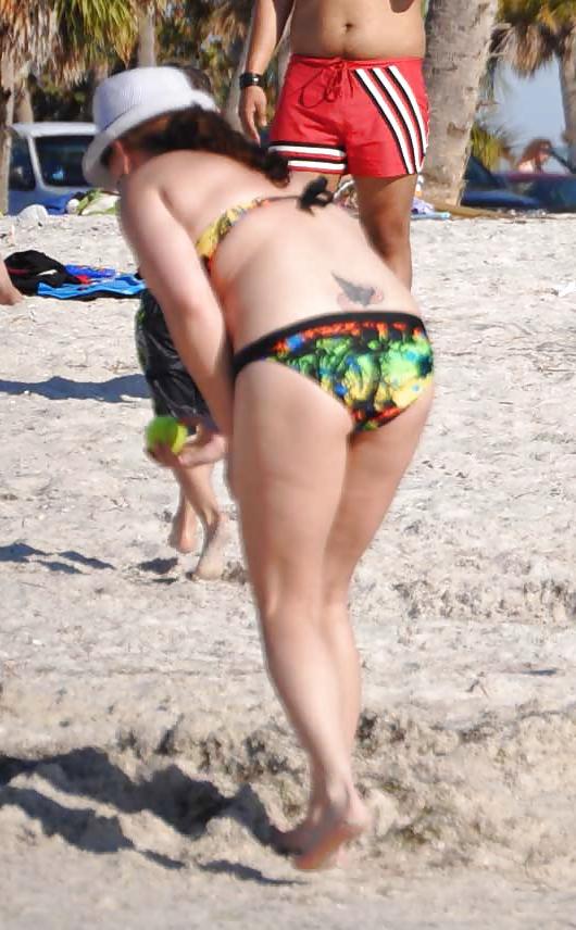 6P Chubby Ass Bending Over
