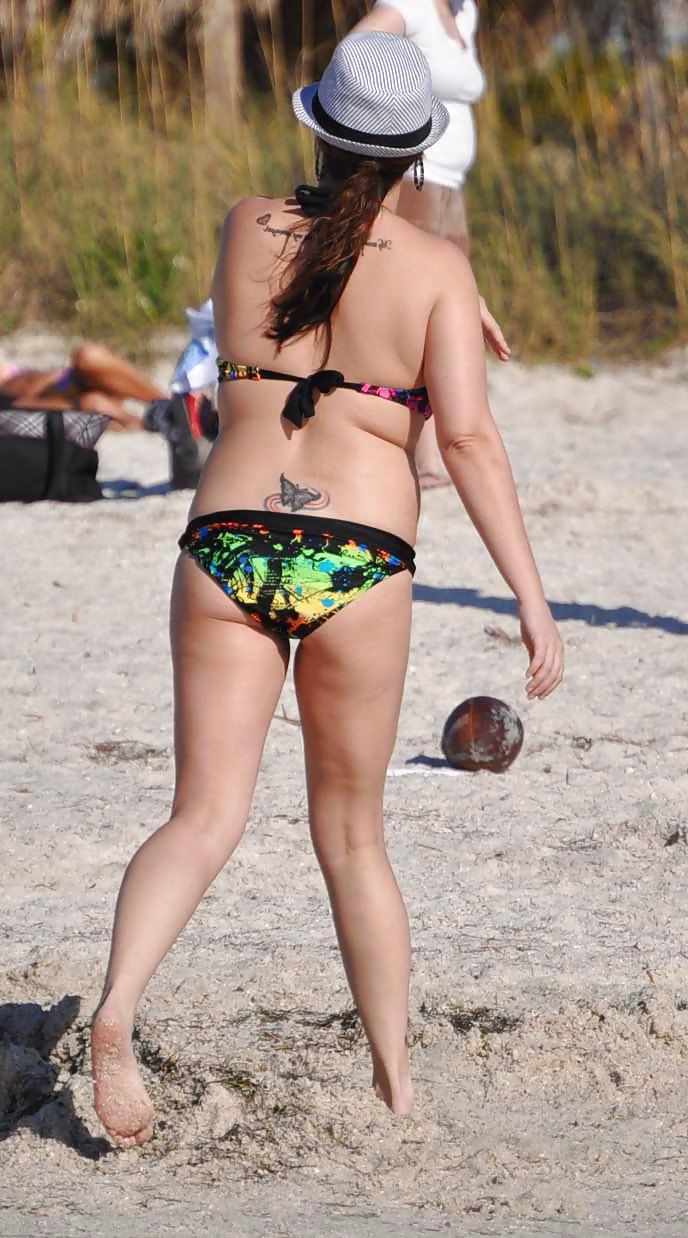 6P Chubby Ass Bending Over