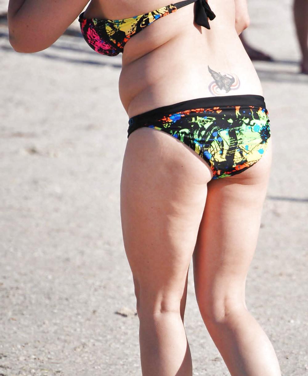 6P Chubby Ass Bending Over