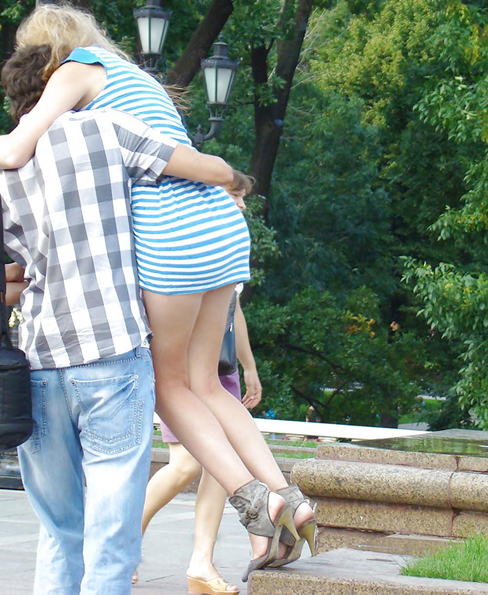 22P In The Streets 091 - Sexy Ladies At The Fountain(Upskirts)