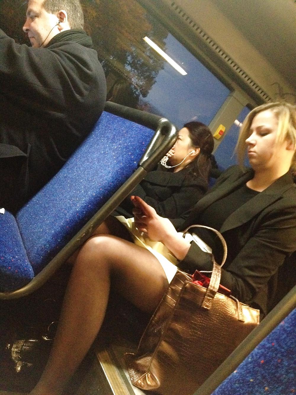 9P Chubby Blonde leg flash