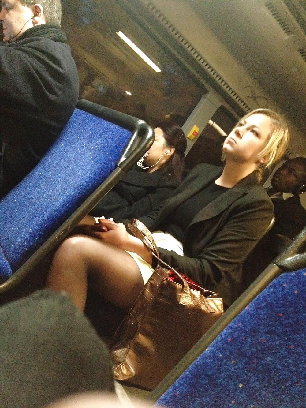 9P Chubby Blonde leg flash