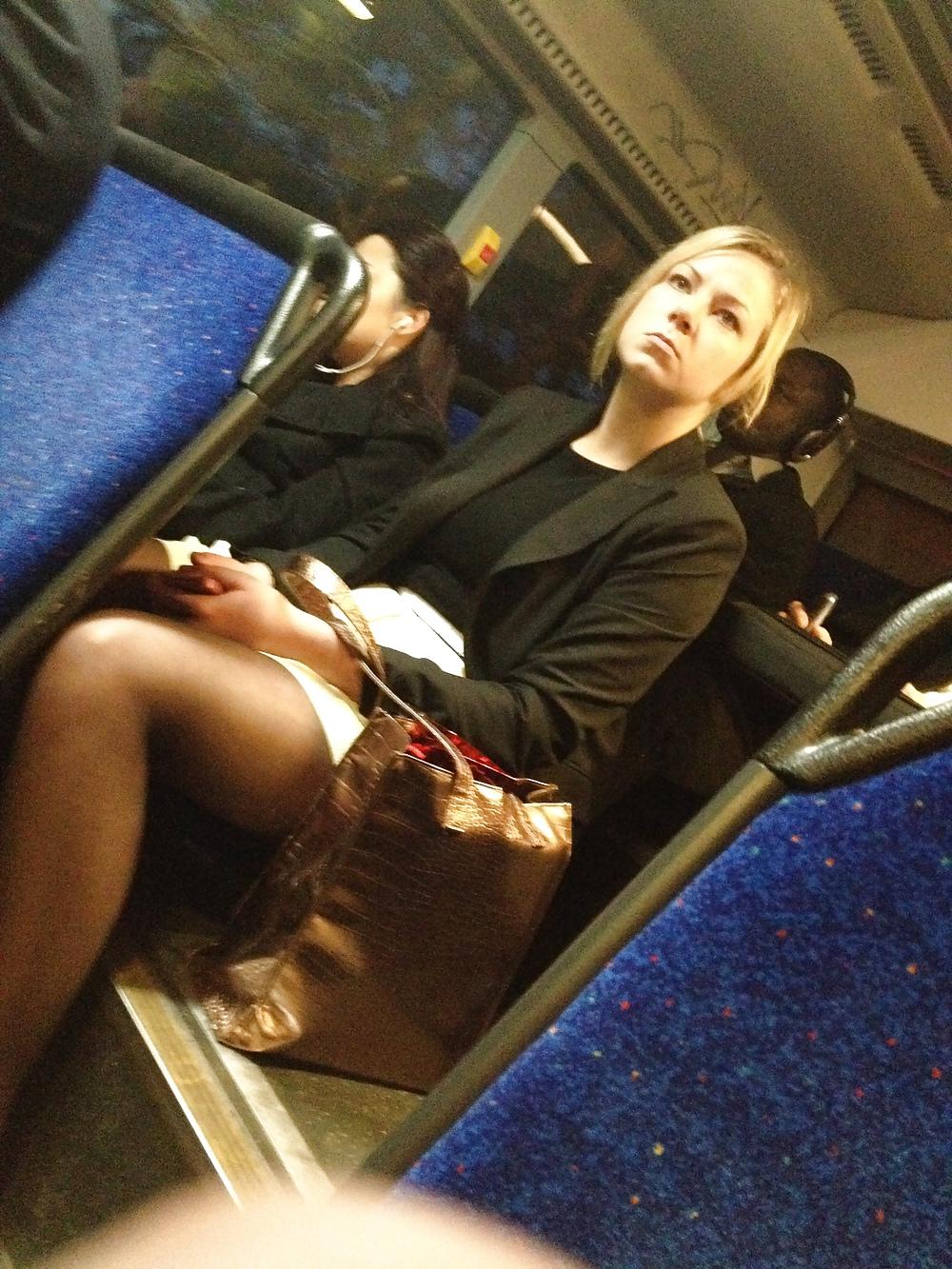 9P Chubby Blonde leg flash