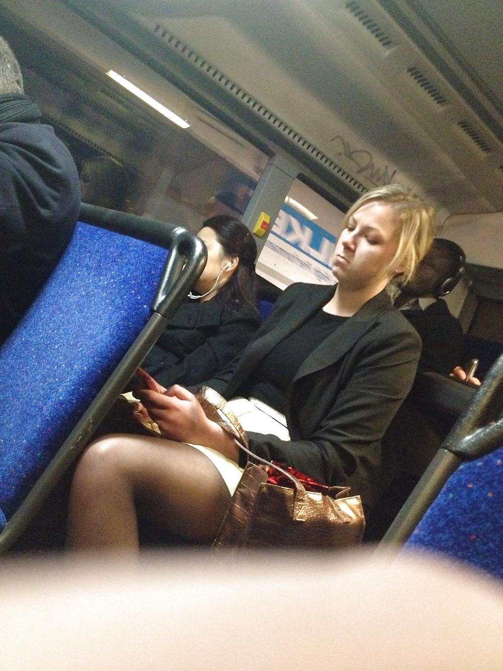 9P Chubby Blonde leg flash