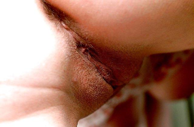 7P Young housewife shows her loose labia and tits for wanking