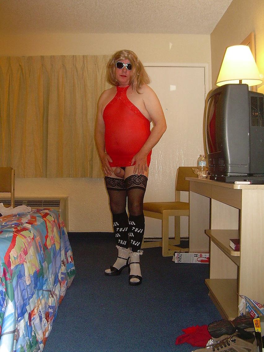 6P HOTEL 6 FUN DRESSED AS A SLUT PLAYING WITH NEW TOY