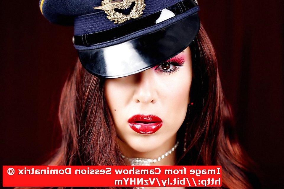 11P Dominatrix camshow TheVampireVictoria at bit.ly VzNHYm