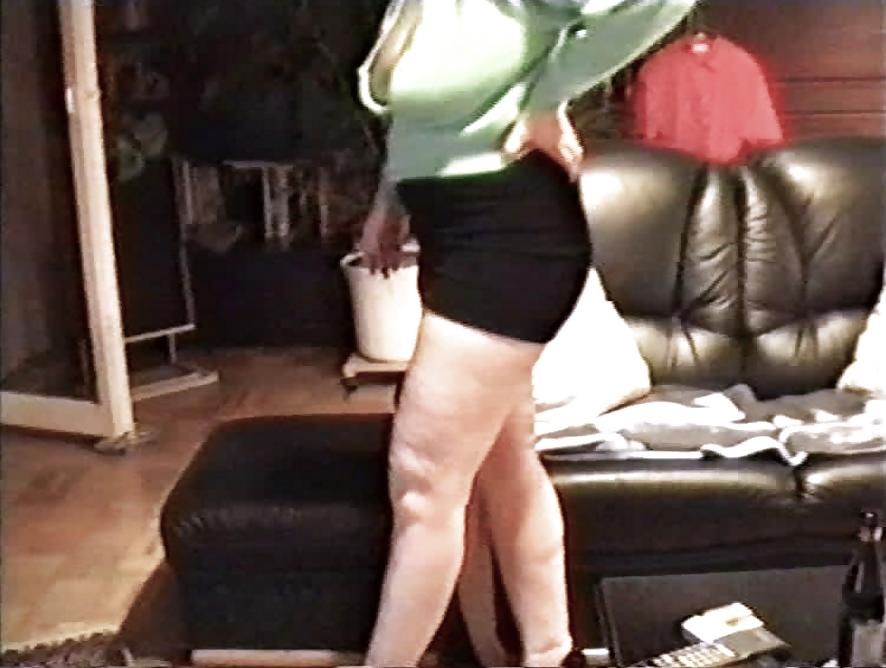 15P SAG - Mommies Juicy Downblouse Udders In A Green Sweater 04