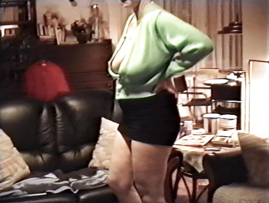15P SAG - Mommies Juicy Downblouse Udders In A Green Sweater 04