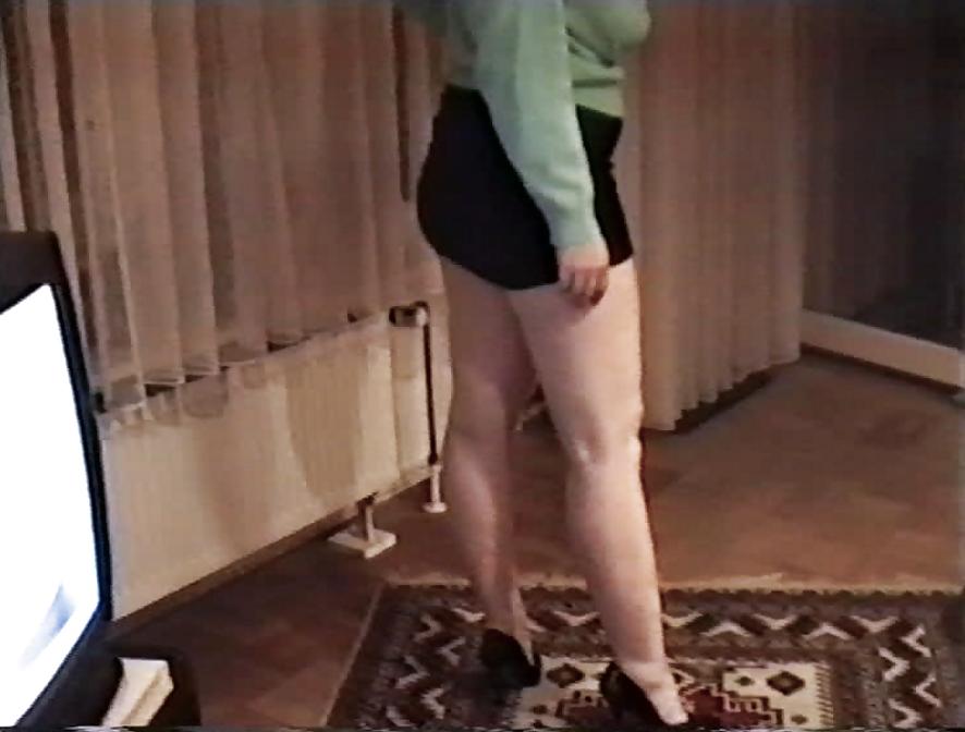 15P SAG - Mommies Juicy Downblouse Udders In A Green Sweater 04
