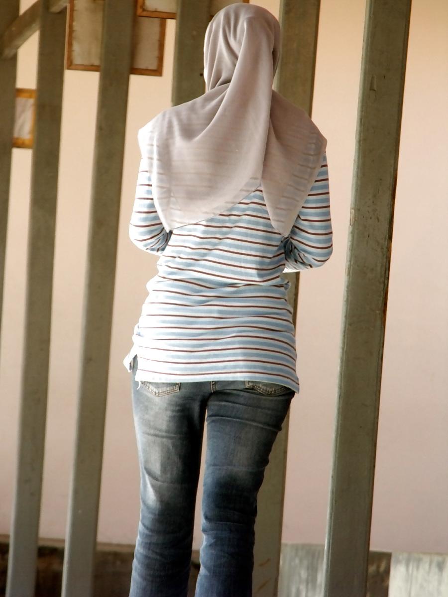 6P Sexy Girl in Hijab & Tight Jeans