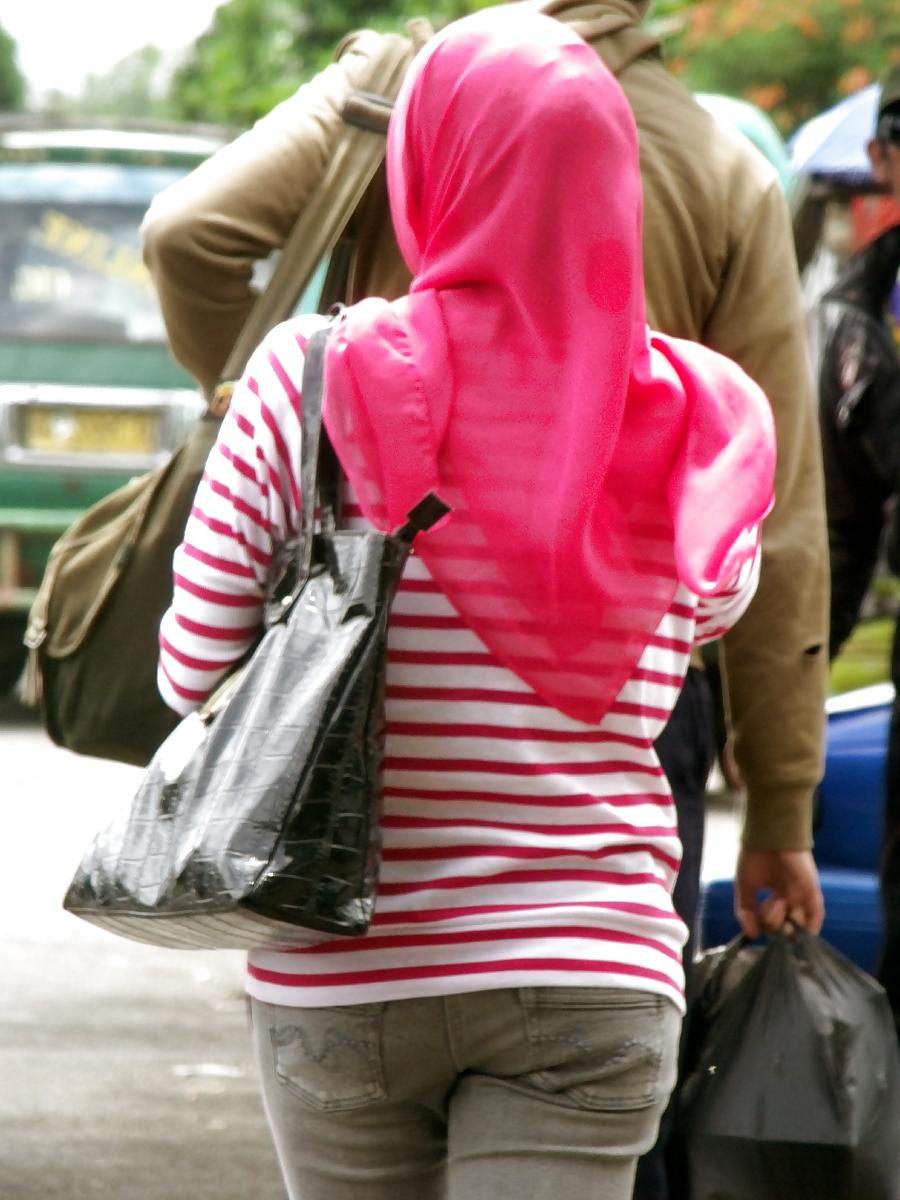 7P Sexy Girl in Hijab & Tight Jeans