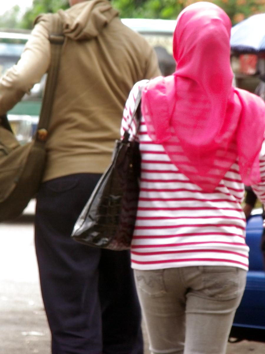 7P Sexy Girl in Hijab & Tight Jeans