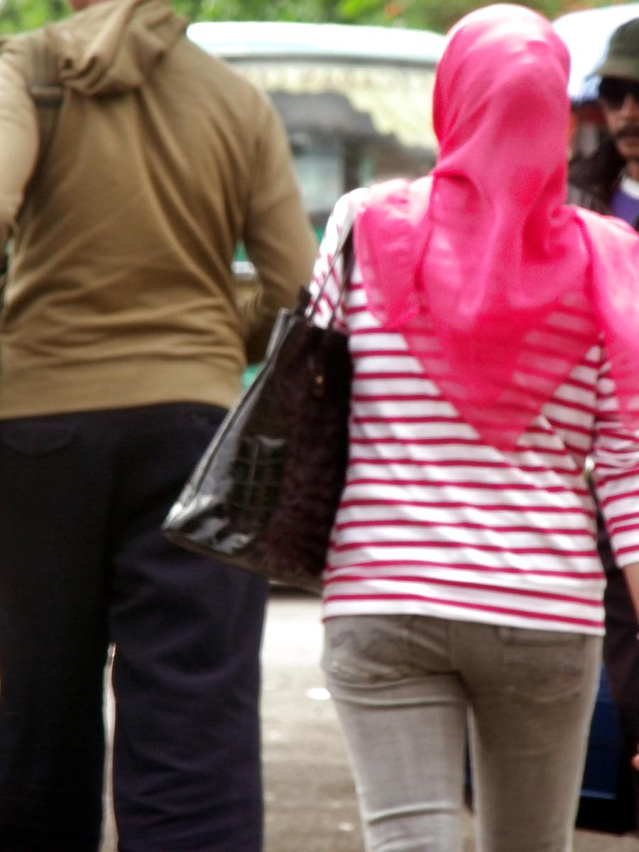 7P Sexy Girl in Hijab & Tight Jeans