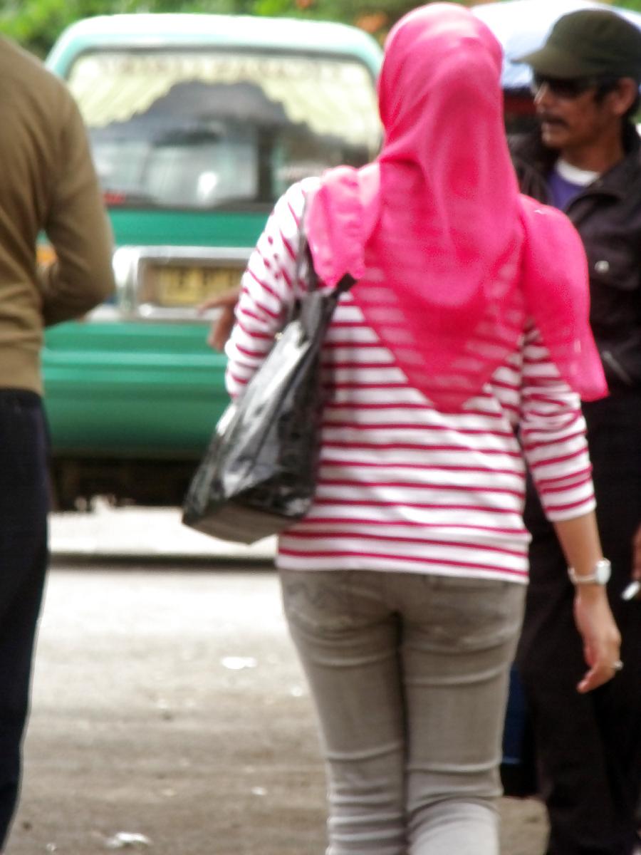 7P Sexy Girl in Hijab & Tight Jeans