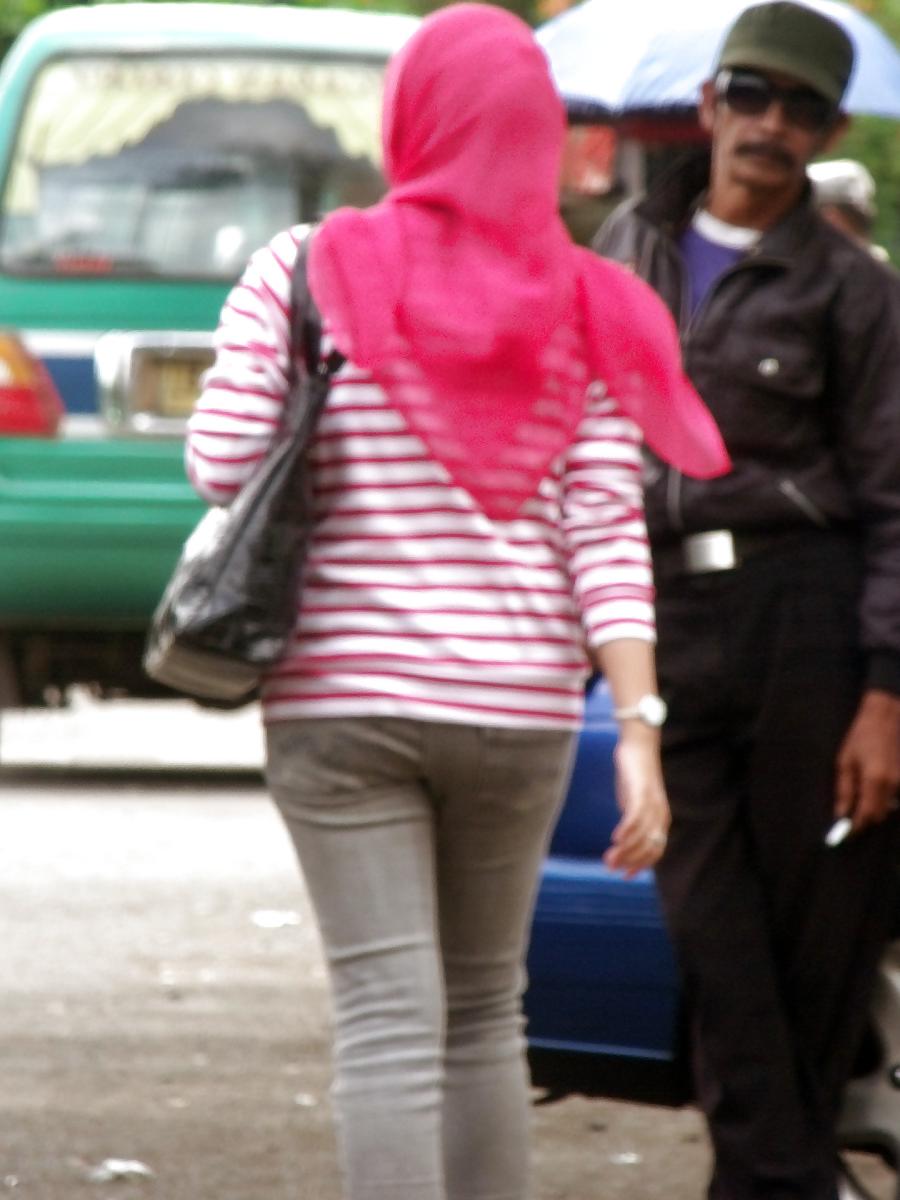 7P Sexy Girl in Hijab & Tight Jeans