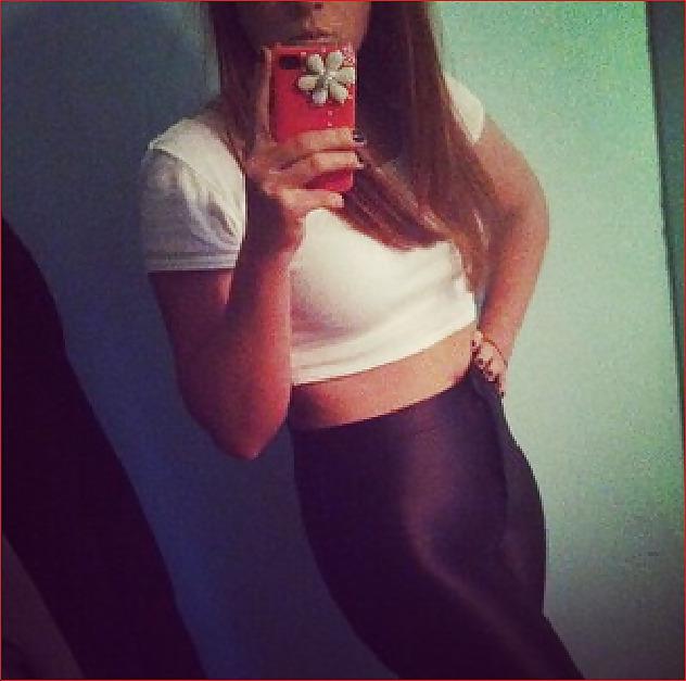 25P Love girls in leggings CLOSE-UPS
