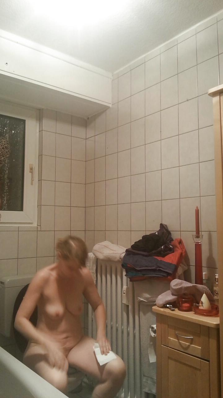 25P Moom on shower - hidden spy cam - big tits