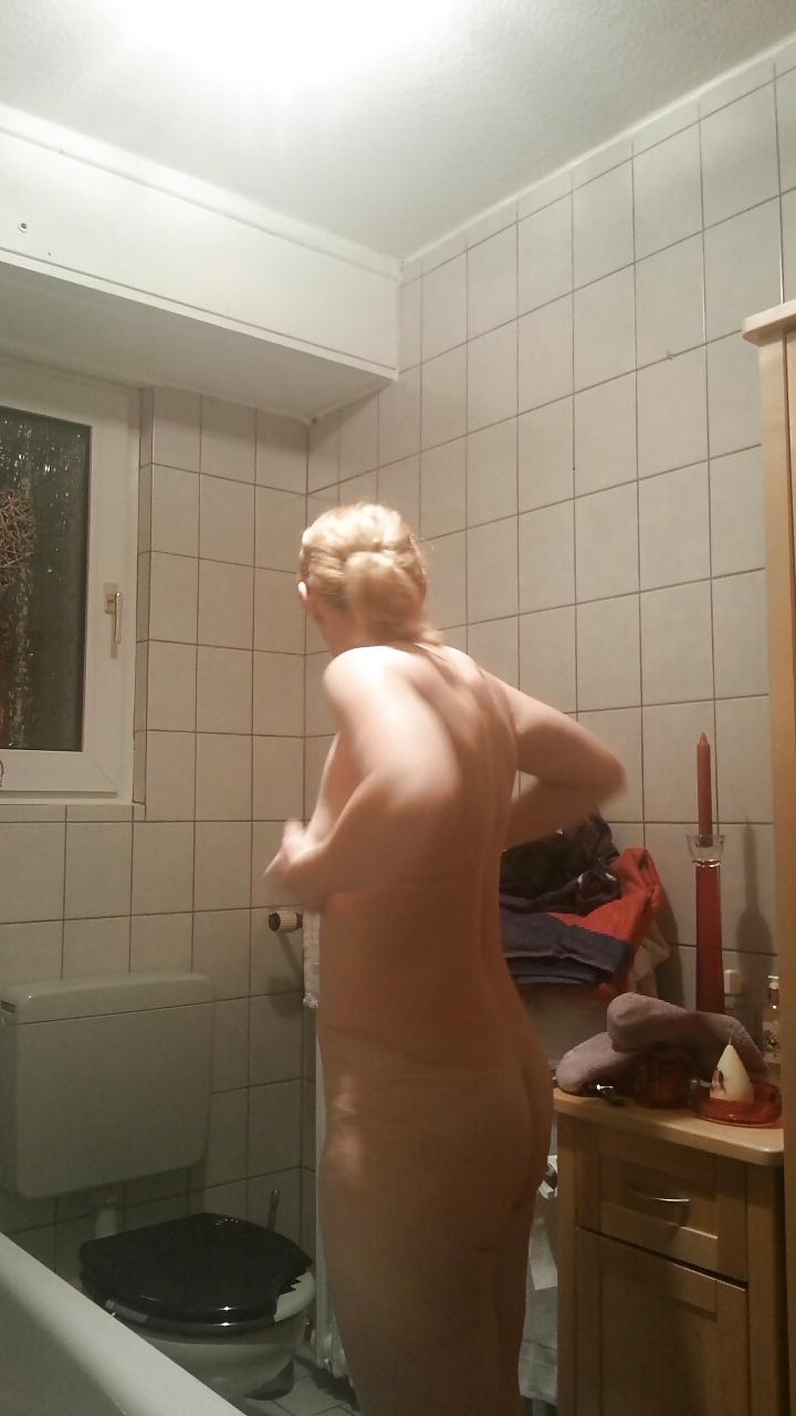 25P Moom on shower - hidden spy cam - big tits