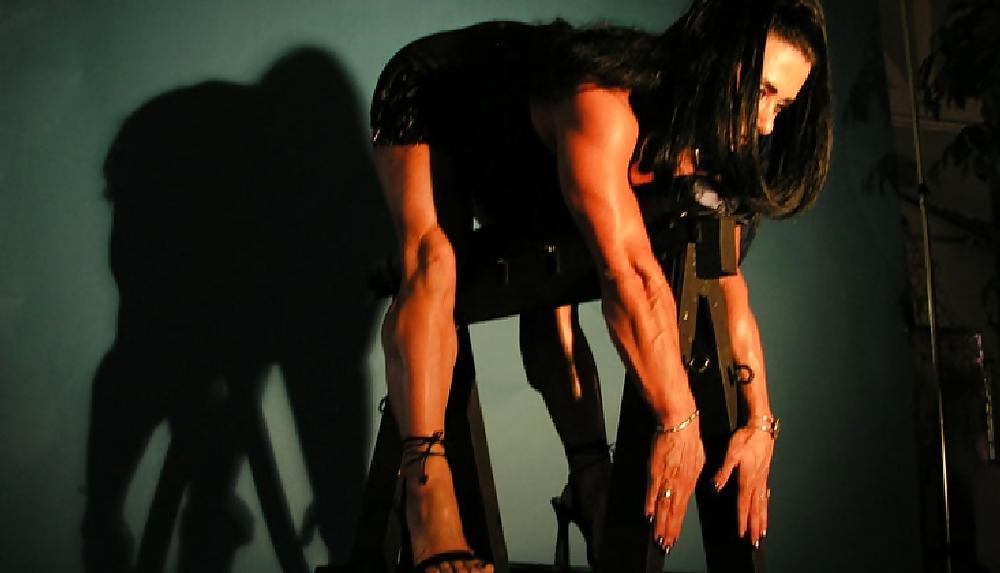 11P Dominatrix musclegirl 