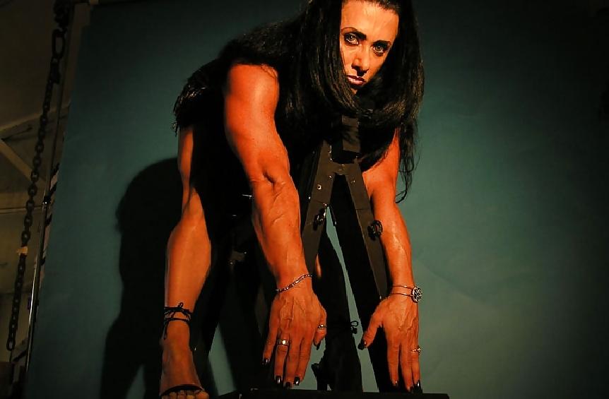 11P Dominatrix musclegirl 