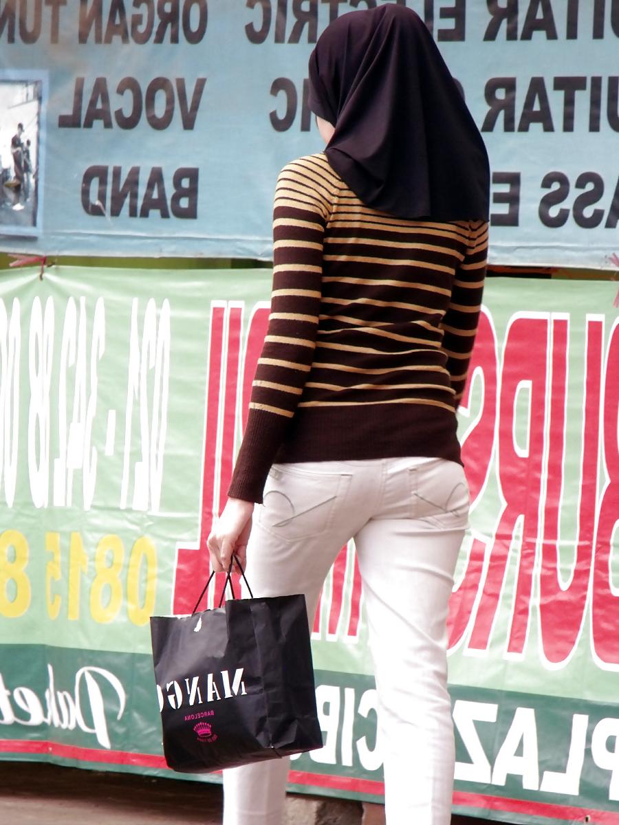 4P Sexy Girl in Hijab & Tight Jeans