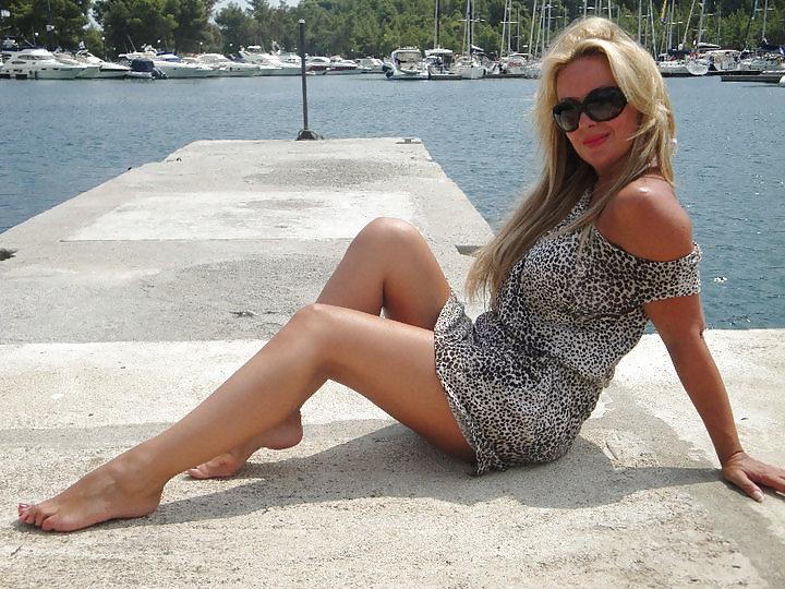 25P My friends mom very hot