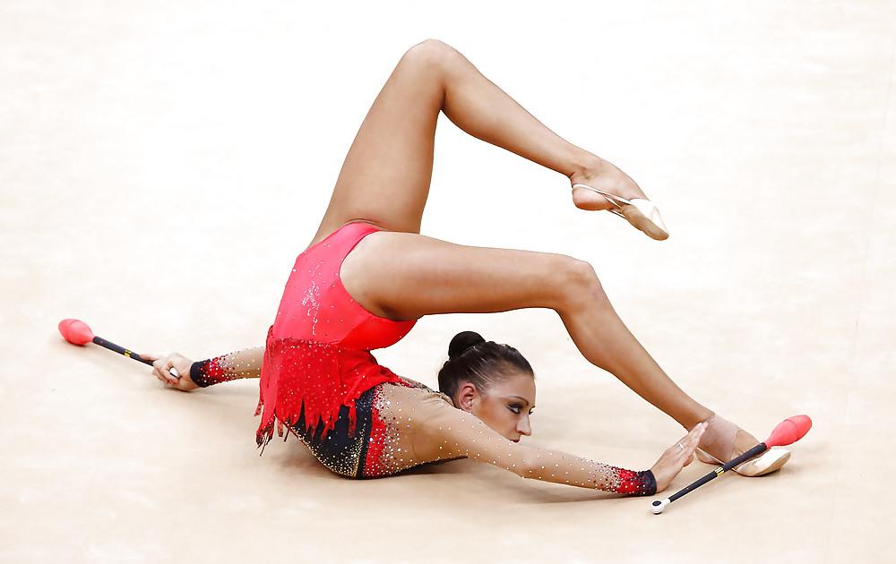 25P Girls into sports - Hot bodies only