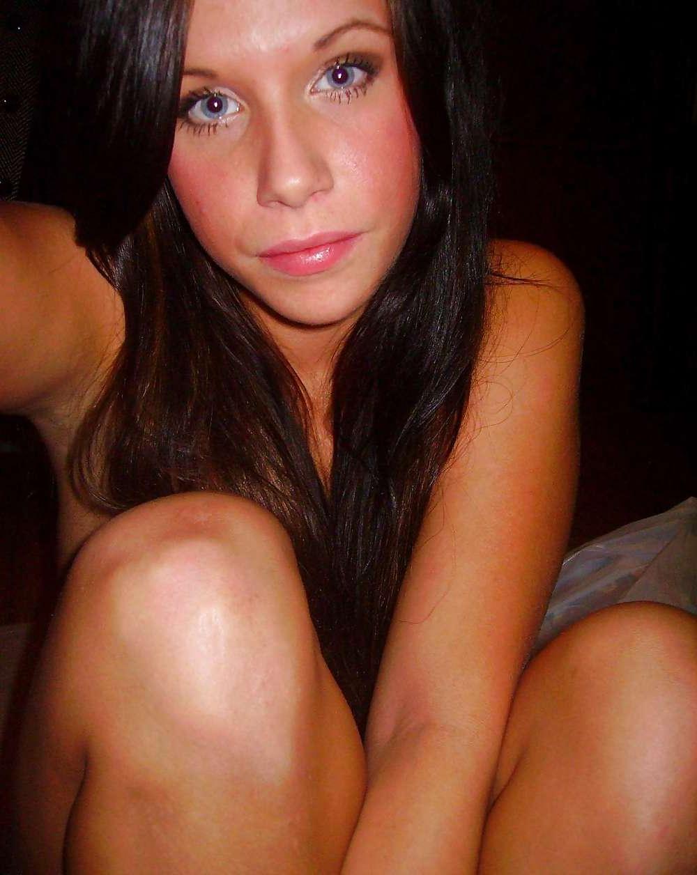 12P Add me on myflirtcrowd.com