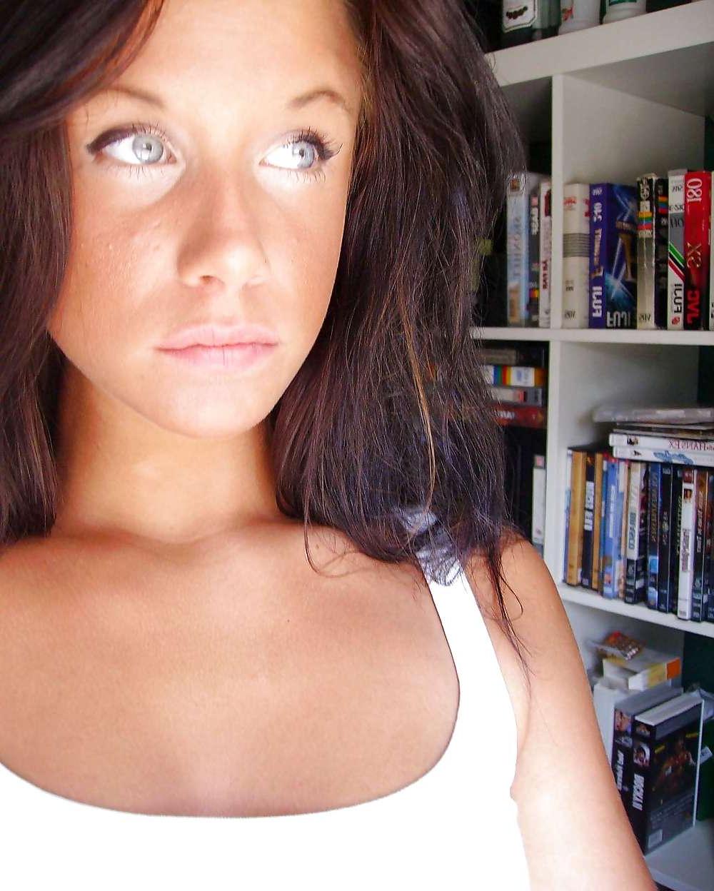 12P Add me on myflirtcrowd.com