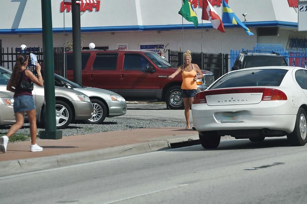 5P Blonde Hooker Walking the Stroll
