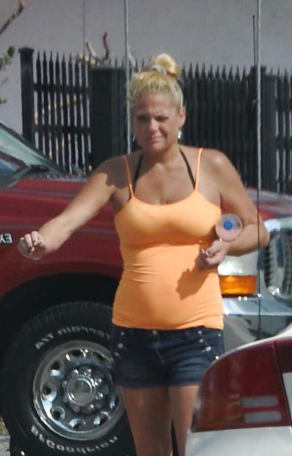 5P Blonde Hooker Walking the Stroll