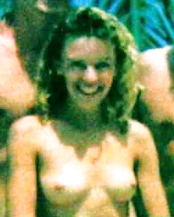16P Kylie Minogue 2 - Hot! Naked Or Nearly Nude 