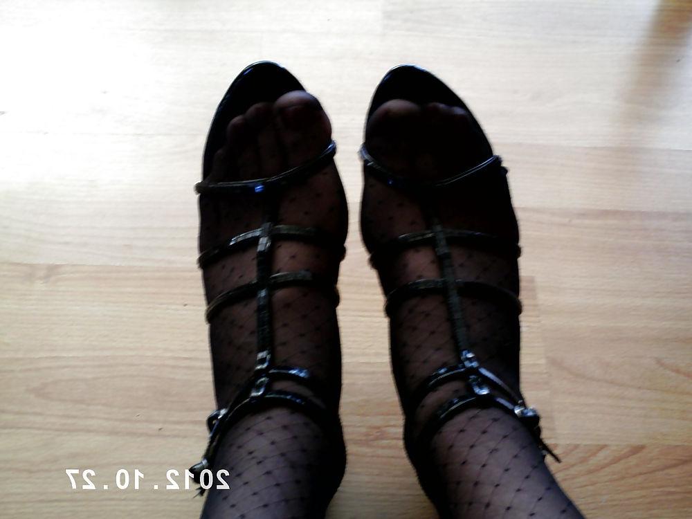 9P Stockings over tights