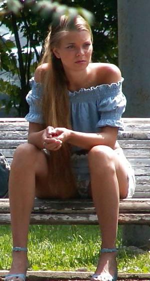 25P Upskirt Teen 3