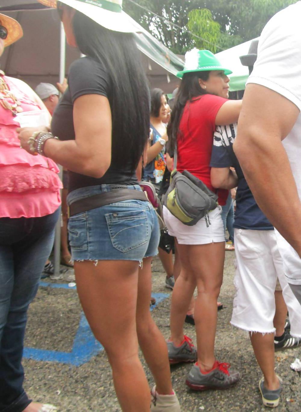 25P Legs in some sexy shorts...