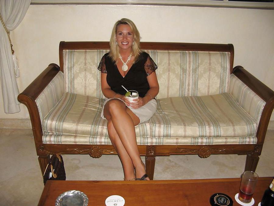 18P Slutty Milf Show Her Big Boobs