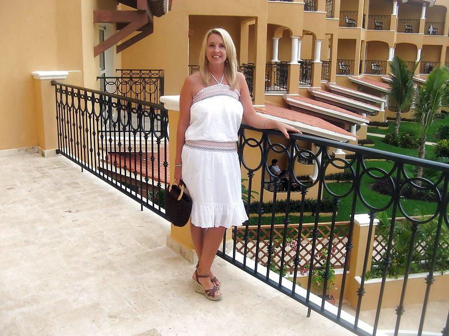 18P Slutty Milf Show Her Big Boobs