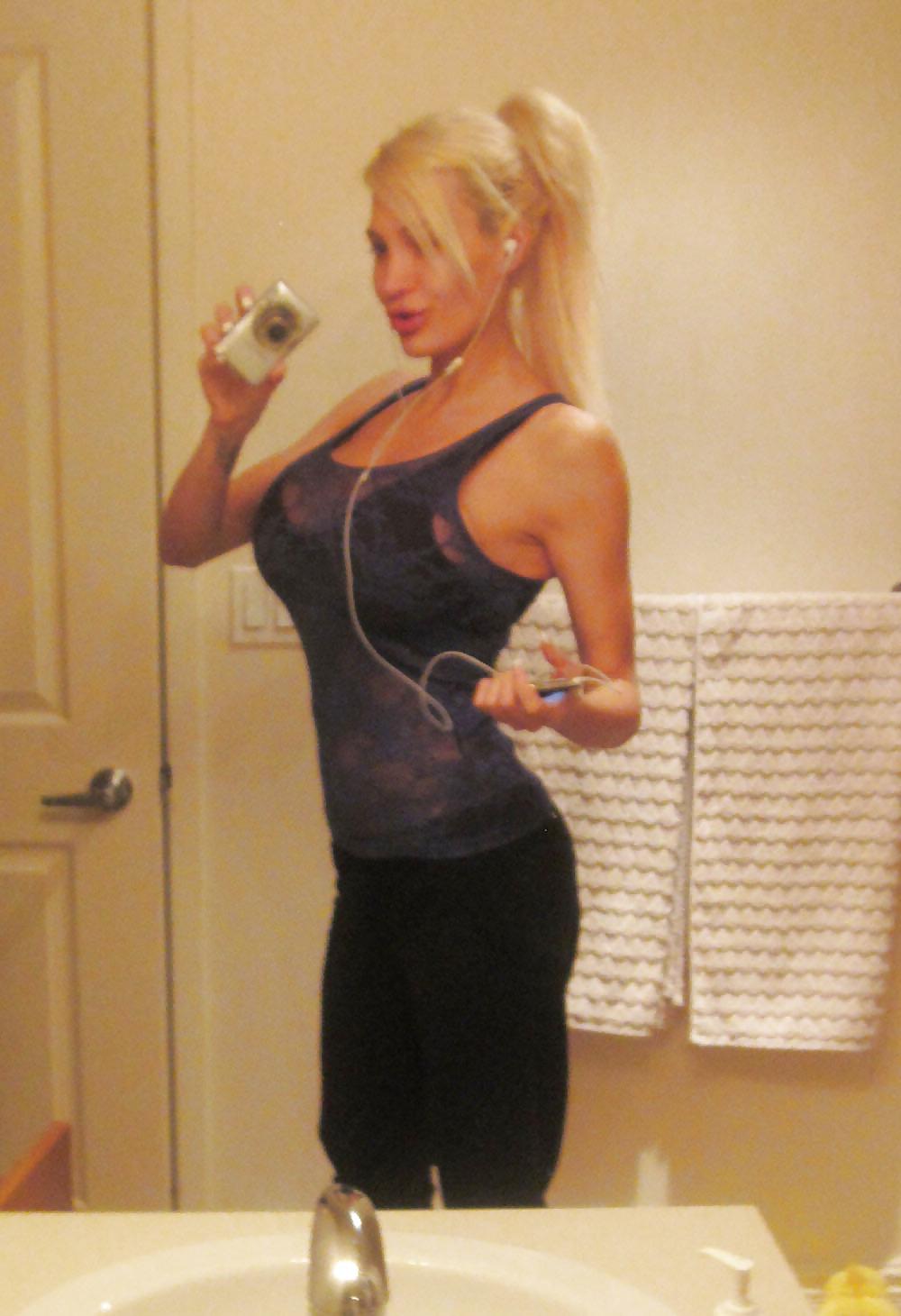 25P Bella: Fake Tit Cam Star