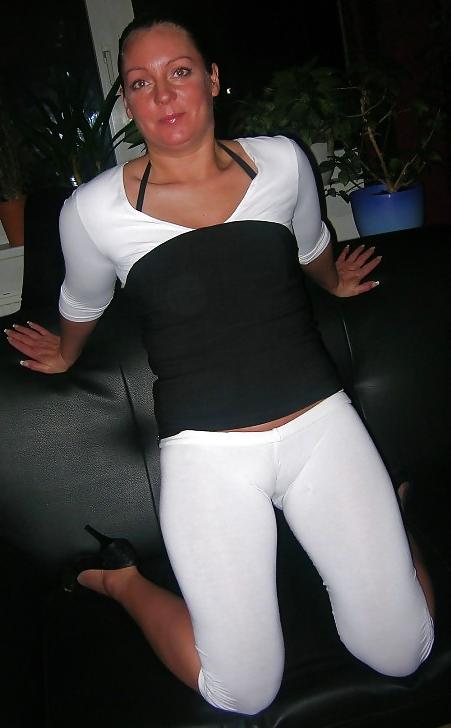 24P Fotze frisst Hose - cameltoe