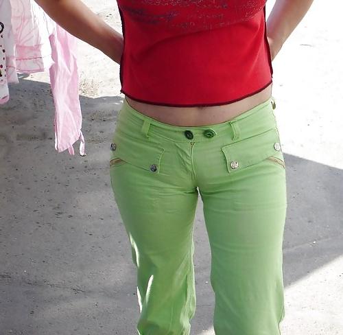 24P Fotze frisst Hose - cameltoe