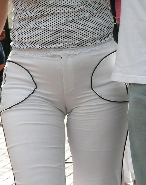 24P Fotze frisst Hose - cameltoe