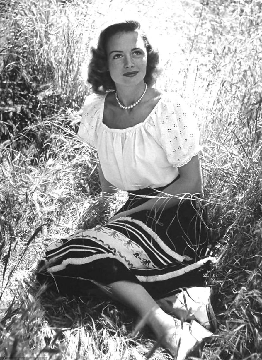 25P Let's Jerk Off Over ... Donna Reed