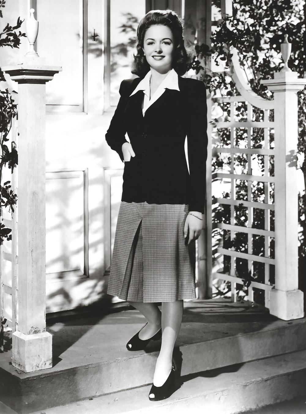25P Let's Jerk Off Over ... Donna Reed