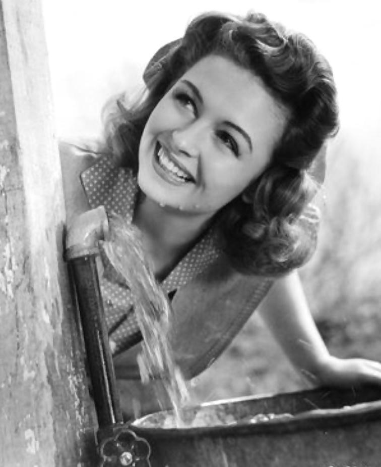 25P Let's Jerk Off Over ... Donna Reed
