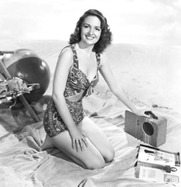 25P Let's Jerk Off Over ... Donna Reed