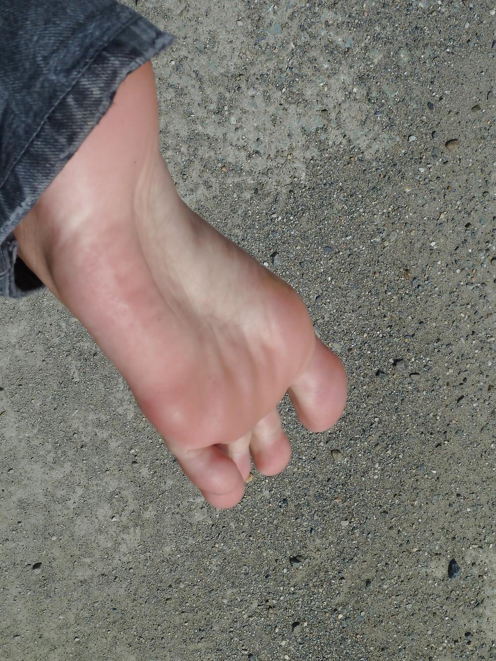 13P THE PERFECT FEET